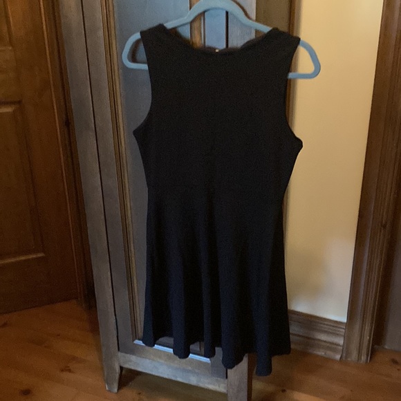 Super confortable scallop neck black Summer dress just like new - Picture 3 of 3